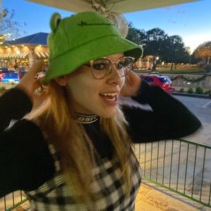 Meet your Posher, Raeghan